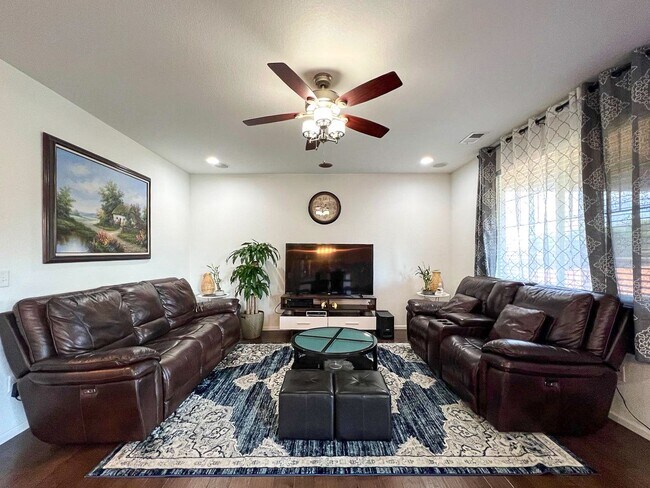 Building Photo - Stonegate 4bd 3ba 2,265sq.ft. - built in 2019 - FOR RENT!