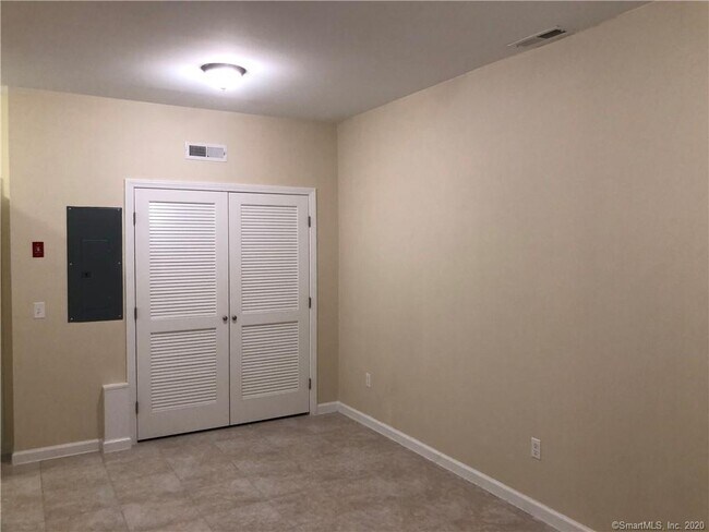 Building Photo - 19 Oak Meadows Dr