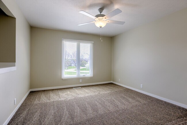 Building Photo - 3 Bedroom Bellevue Home!!