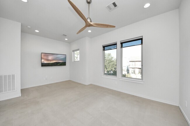 Building Photo - 1315 Nagle St