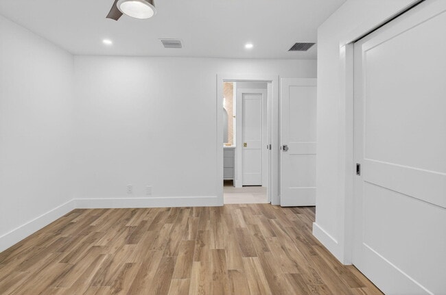 Building Photo - 1254 SW 4th Ct