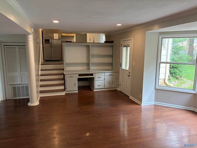 Building Photo - 2109 Villaret Dr SW