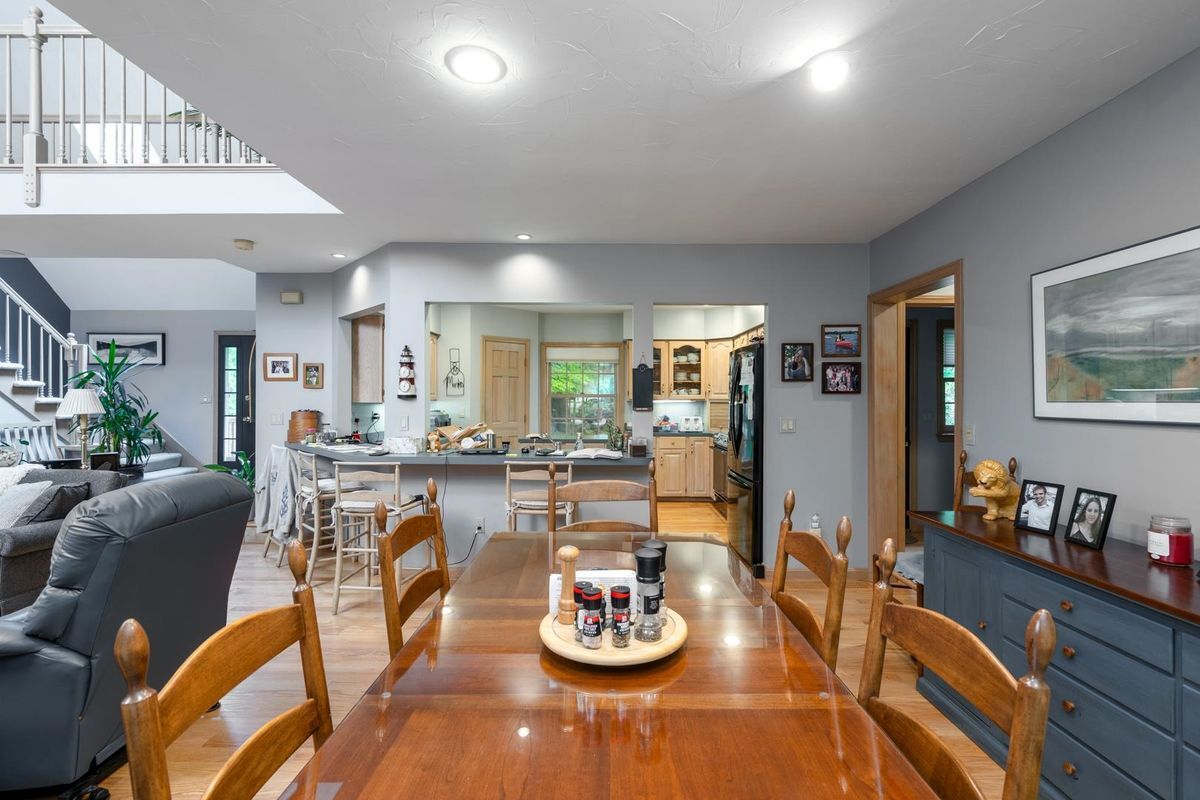 Building Photo - 39 Robertson