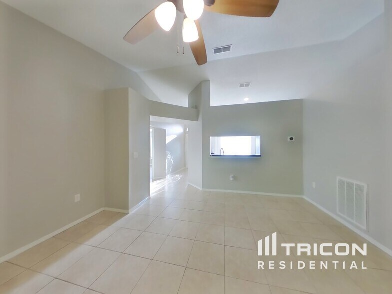 Building Photo - 5559 Starling Loop