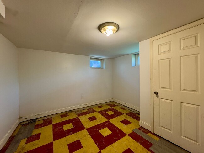 Building Photo - 7906 Hillendale Rd