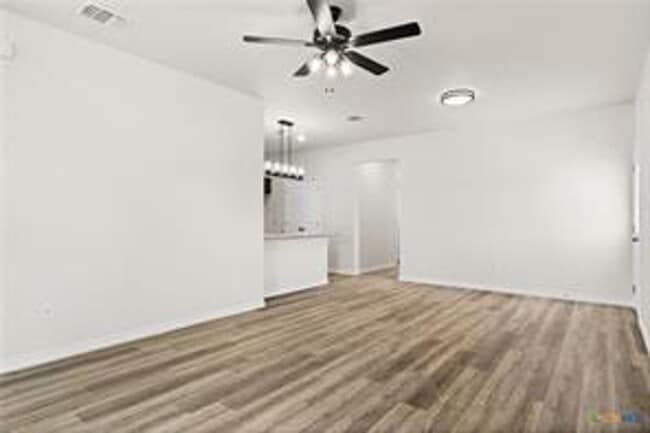 Building Photo - 121 Leon Ln
