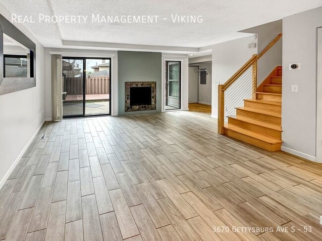 Building Photo - Renovated 2 Bed 1.5 Bath 1 Car Garage! - D...