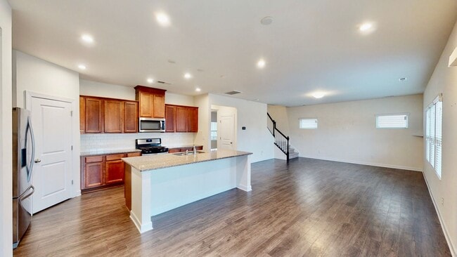 Building Photo - 4500 Collingham Dr