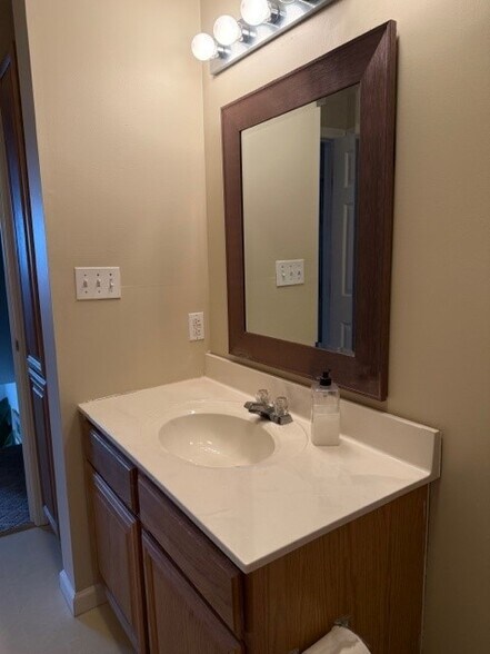Building Photo - 202 Stone Gate Cir