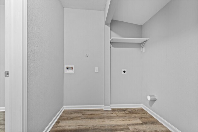Building Photo - 4838 Van Fleet St