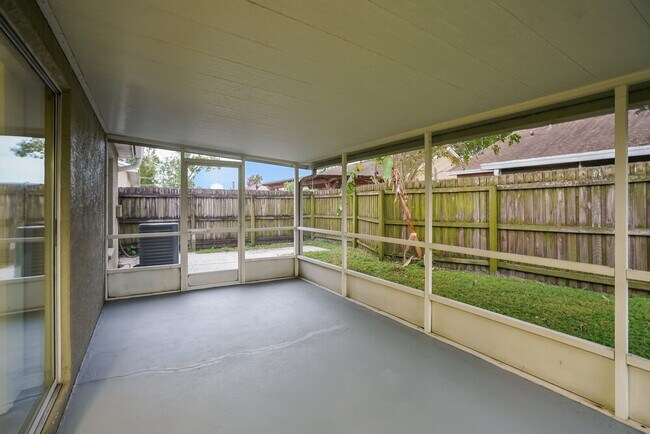 Building Photo - 5208 Oceanside Ct