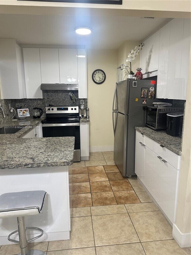 Building Photo - 545 W 79th Pl