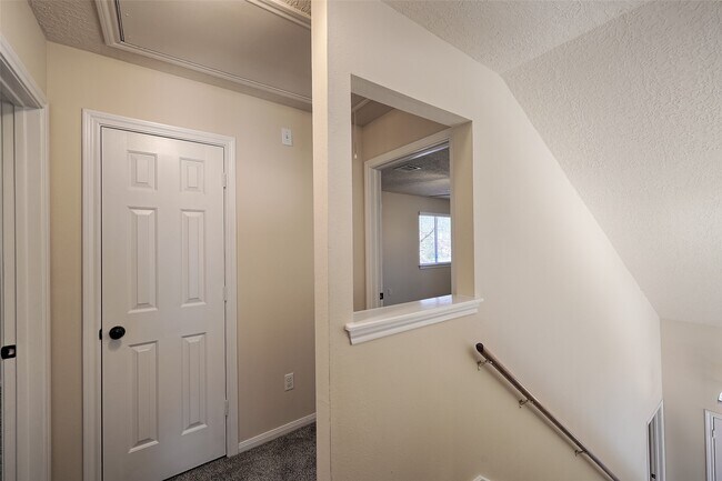 Building Photo - 1815 Tickner St