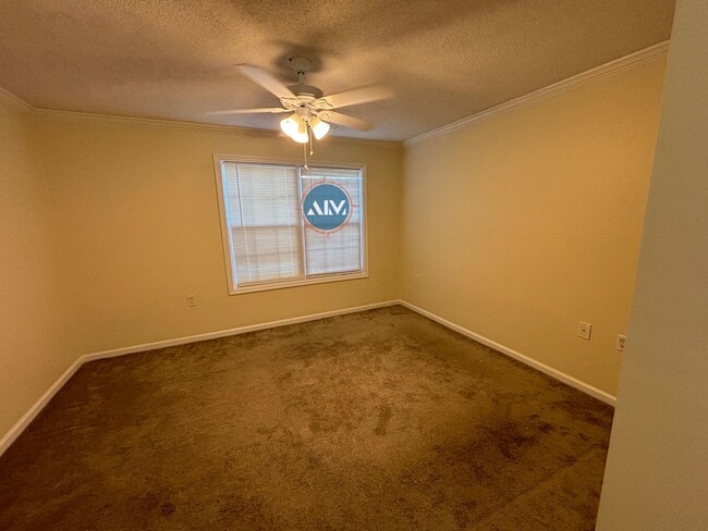 Building Photo - Spacious 3-Bedroom Villa in Woodbridge – T...