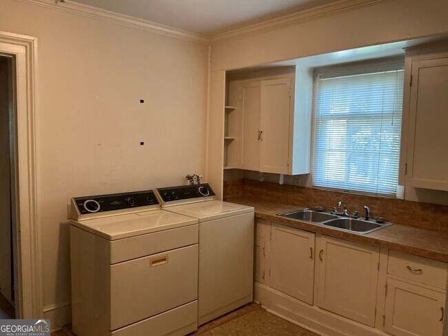 Building Photo - 992 Tatnall St