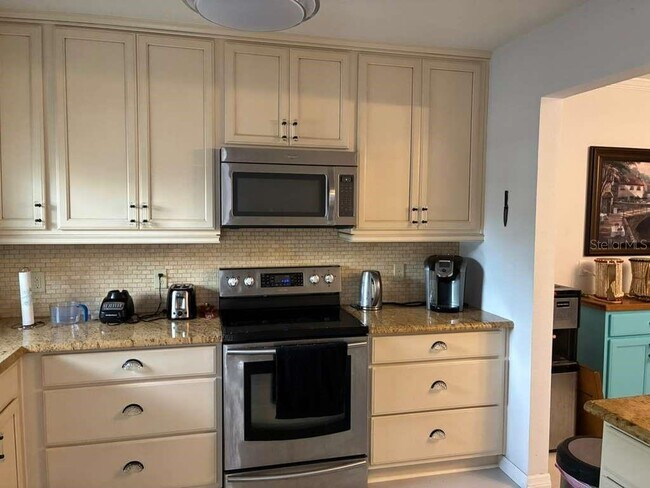 Building Photo - 2384 Tahitian Ln