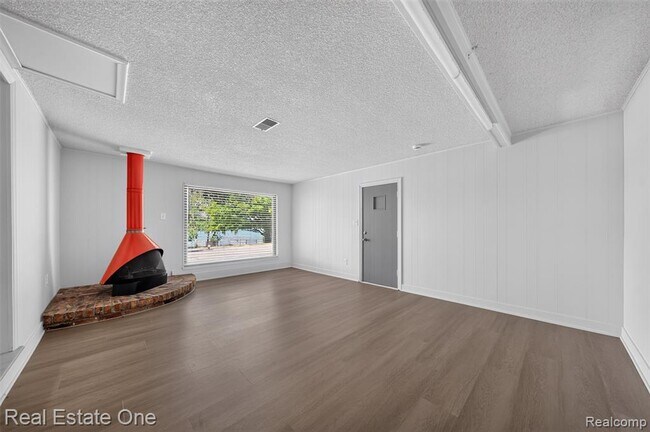Building Photo - 2079 Klingensmith Rd