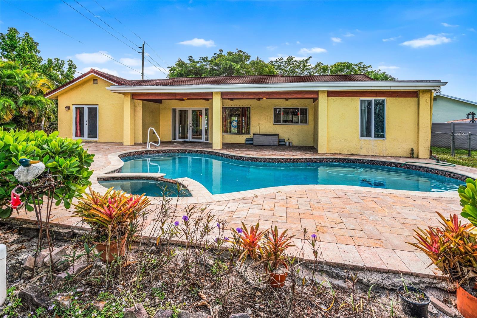 Building Photo - 8619 SW 51st St