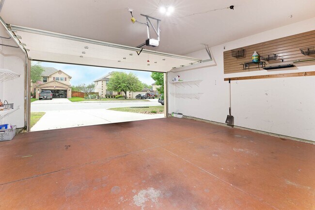 Building Photo - Boerne, TX -Gorgeous home in Kendall County Estates