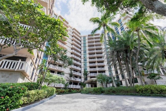 Building Photo - 1111 Crandon Blvd