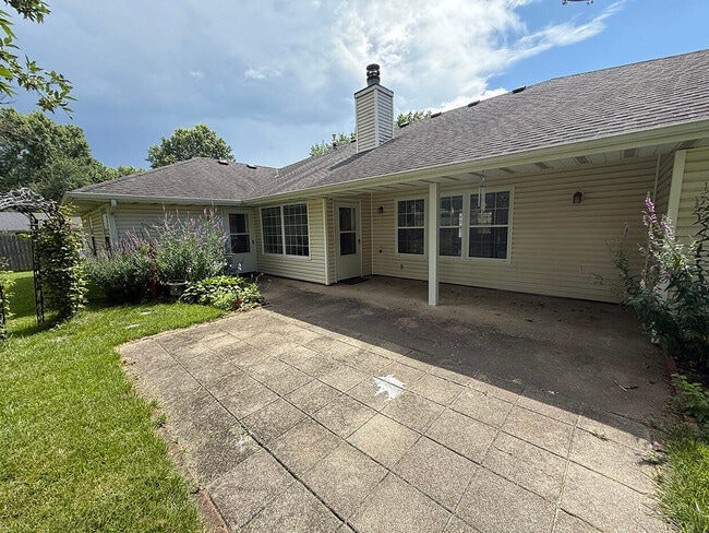 Building Photo - 3700 Wakefield Dr