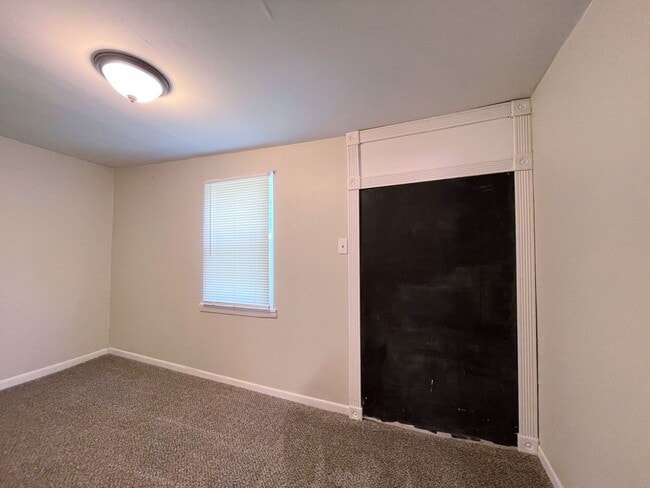 Building Photo - Spacious 3-Bedroom, 1.5 Bathroom Home