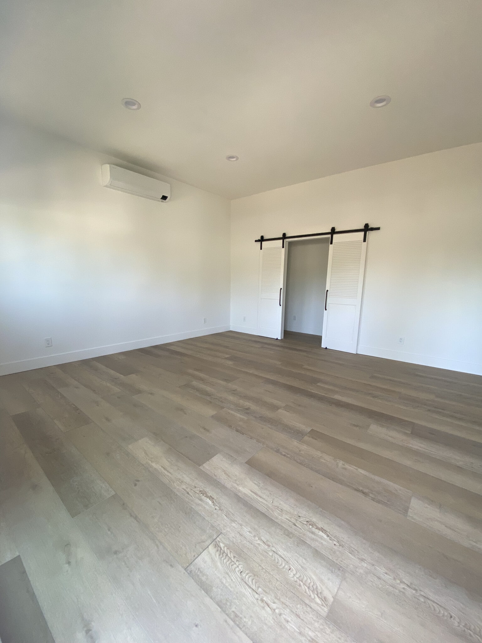 Building Photo - 1392 Calle Crisantemo