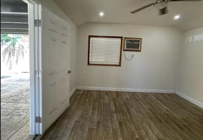 Building Photo - 2131 Park Way