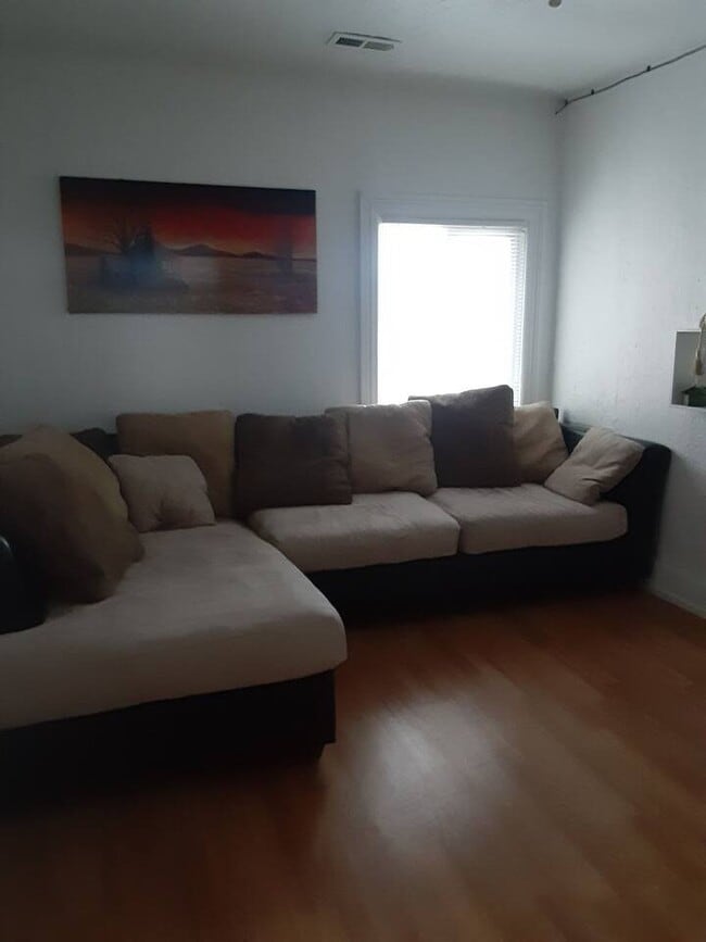 Building Photo - 870 W 300 S