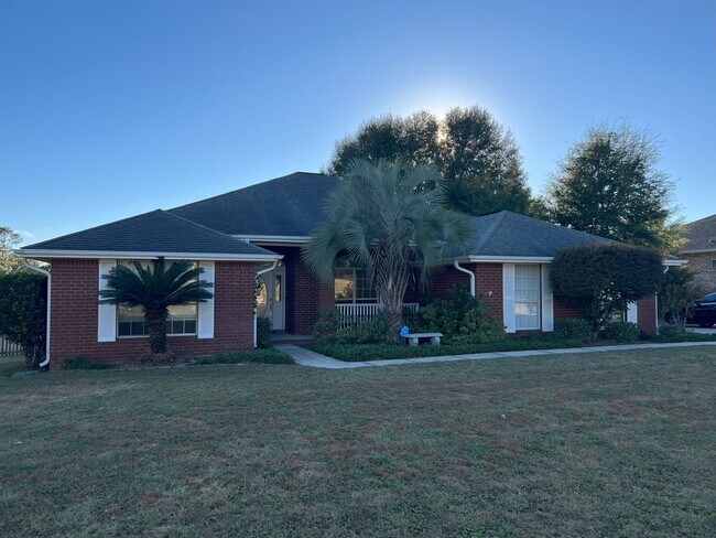 Building Photo - GREAT 4 BED / 2 BATH IN Crestview