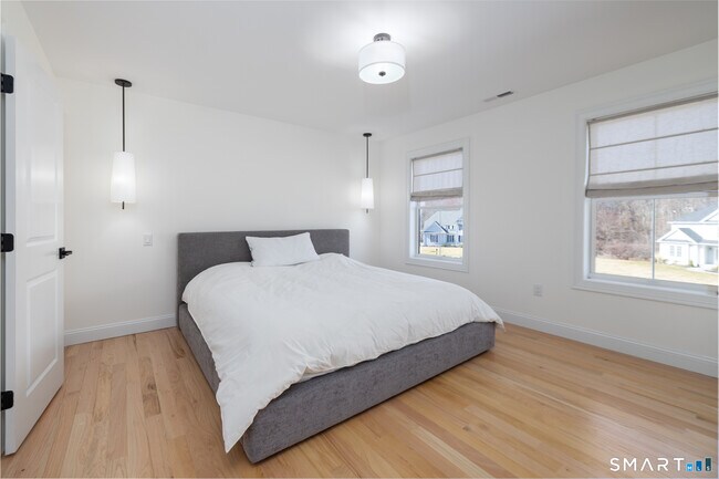 Building Photo - 112 Stallion Dr