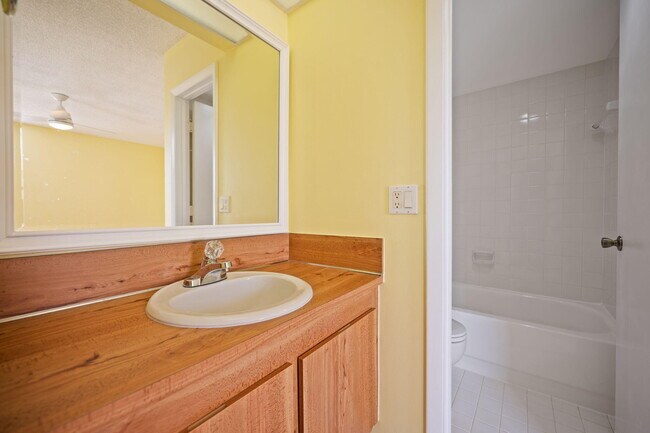Building Photo - 2800 SW 87th Ave