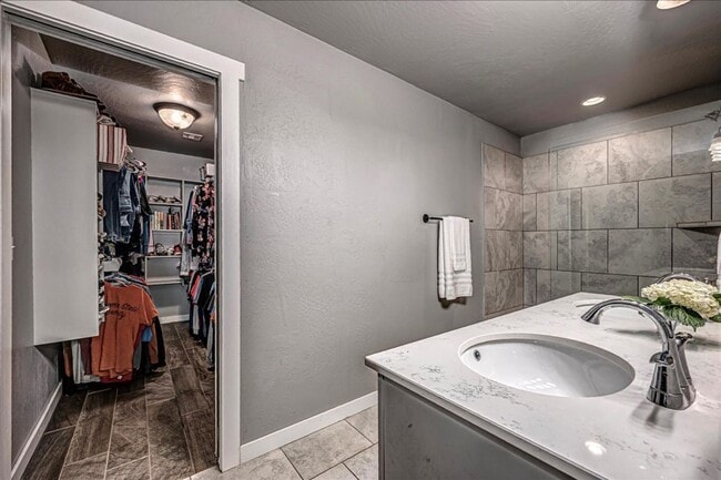 Building Photo - 10300 Glover River Dr
