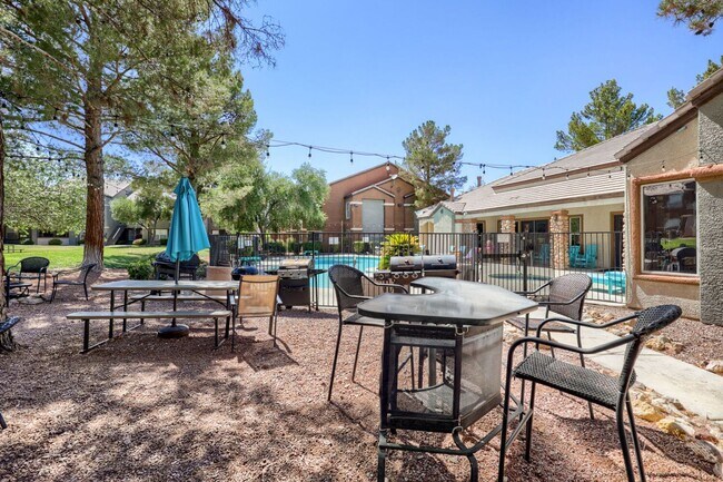 Building Photo - 555 E Silverado Ranch Blvd