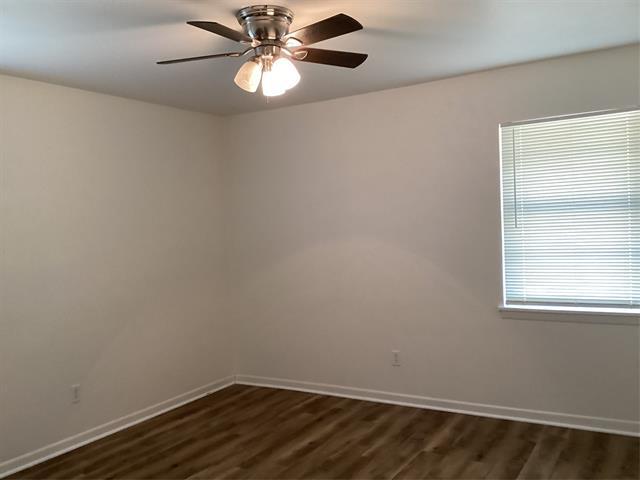 Building Photo - 2020 Robinwood Dr