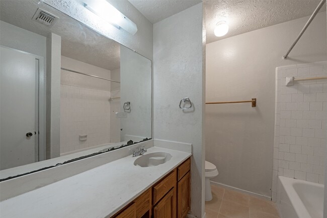 Building Photo - 2779 Forest Point Dr