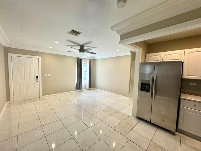 Building Photo - 839 NW 16th Terrace