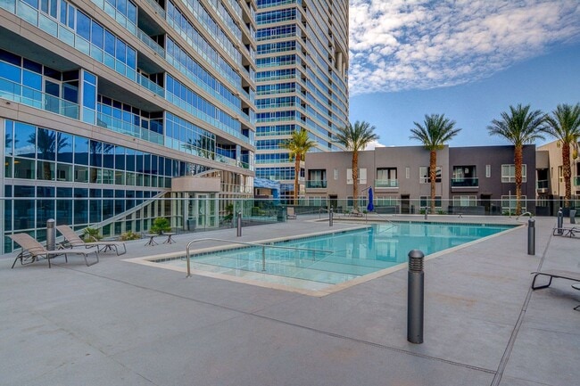 Building Photo - Fully Furnished 2 Bedroom 2 Bath High Rise with Strip Views