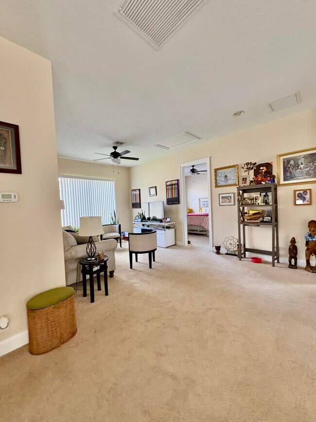 Building Photo - 3558 Collonade Dr