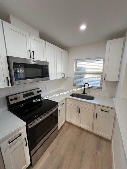 Building Photo - 1 Bed/1 Bath - Unit 6