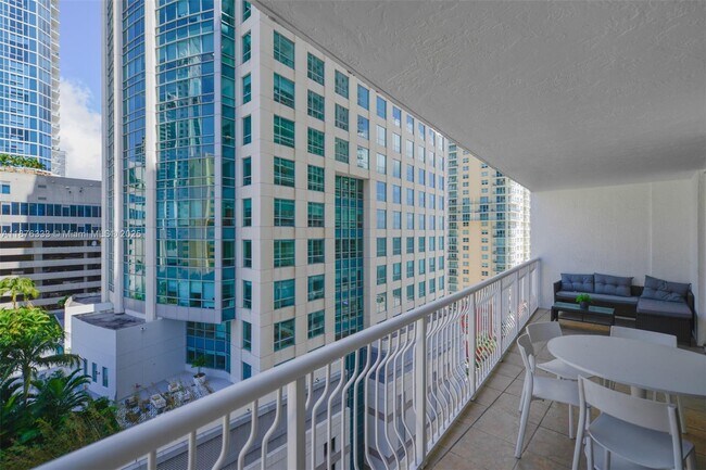 Building Photo - 1200 Brickell Bay Dr