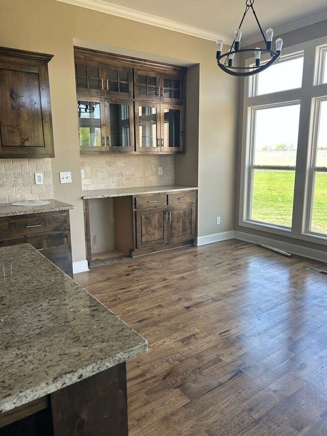 Building Photo - 4 bedroom house with a beautiful view!! **...