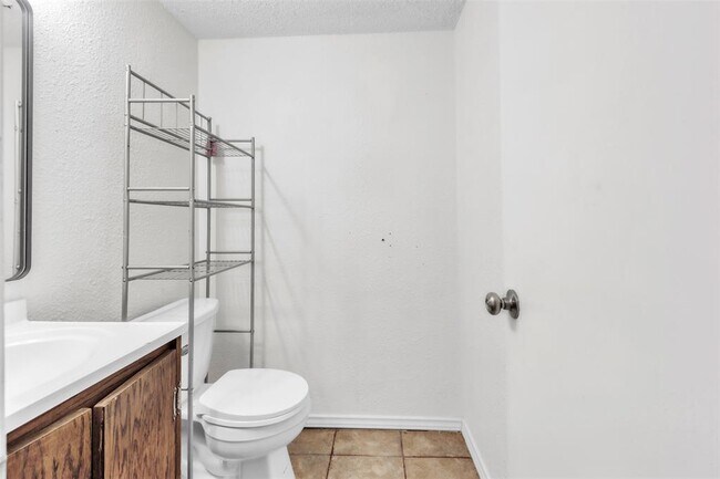 Building Photo - 5805 Cougar Dr