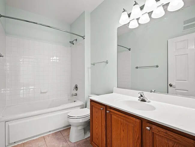 Building Photo - 2568 Golf Ridge Cir