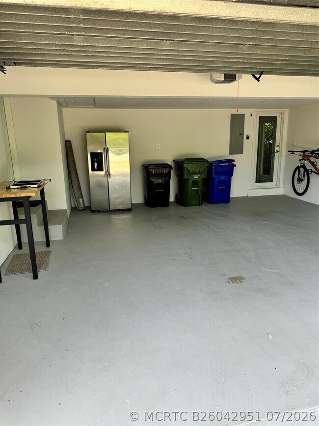 Building Photo - 2020 Coral Reef Dr