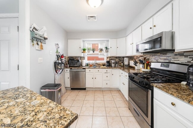 Building Photo - 118 Race St