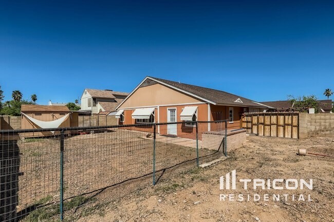 Building Photo - 6525 W Sierra St