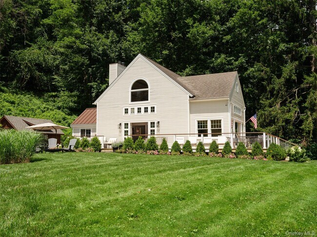 Building Photo - 121 Queechy Lake Dr