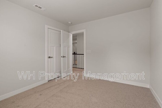 Building Photo - 441 Chinook Dr