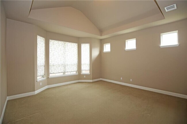 Building Photo - 400 Cheyenne Ln